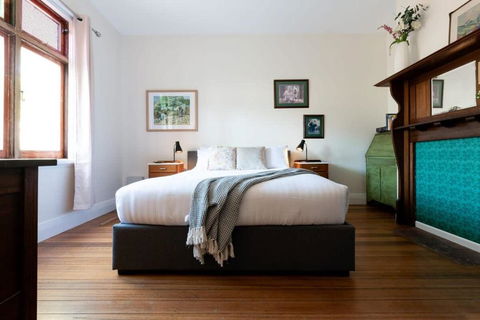Art Deco Cottage - Palm Beach Accommodation 3