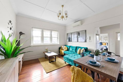Art Deco Hideaway - St Kilda - Palm Beach Accommodation 0