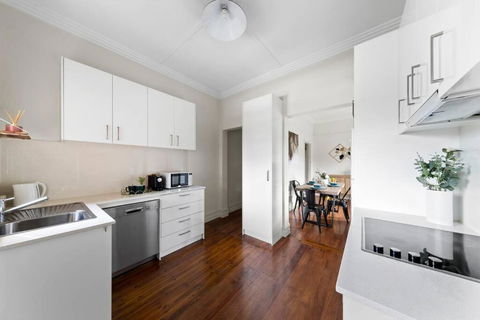 Art Deco Hideaway - St Kilda - Palm Beach Accommodation 3
