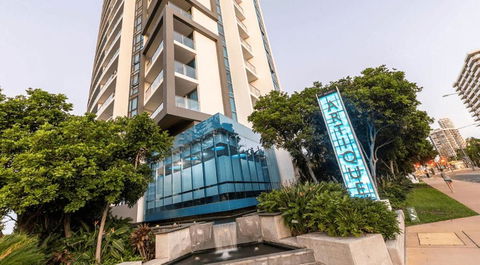 Artique 3 Bedroom Apartment Close To The Beach - CoastHM - Palm Beach Accommodation 3