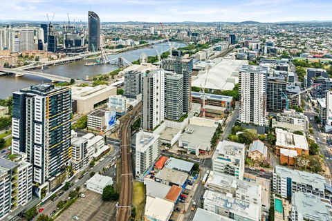 Artisan Apartments South Brisbane - Palm Beach Accommodation 1