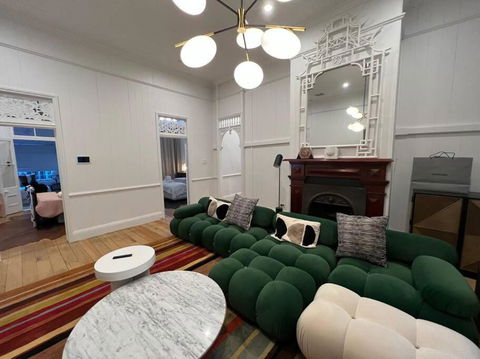 Artists Residence - Palm Beach Accommodation 0