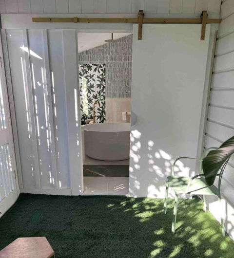 Artists Residence - Palm Beach Accommodation 4