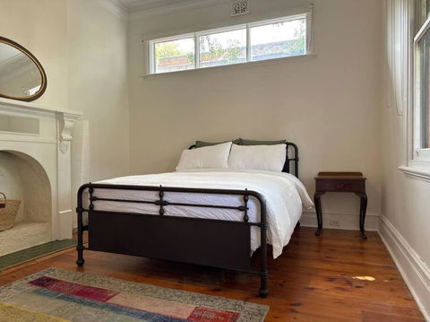 Artsy North Melbourne 2-Bedder - Palm Beach Accommodation 2