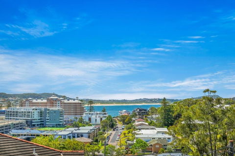 Ash Sienna - Palm Beach Accommodation 0