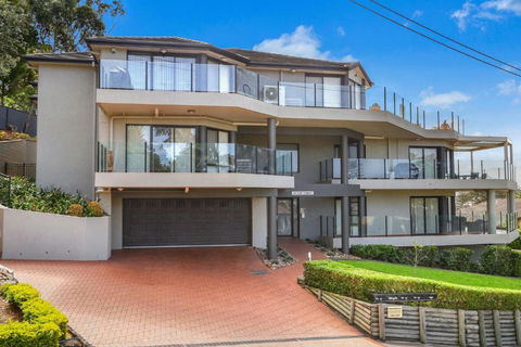 Ash Sienna - Palm Beach Accommodation 1