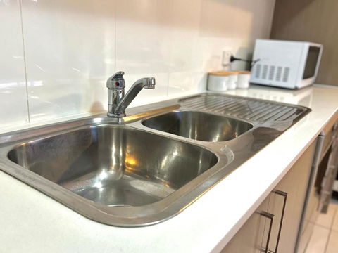 Ashfield 2 Br Apt Bus&Train Shop Parking - Palm Beach Accommodation 2