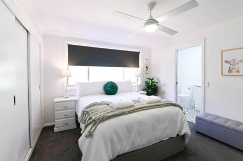 Aspen Abode - CBD, Fireplace, BBQ, 3 Smart TVs - Palm Beach Accommodation 2
