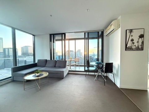 Astonishing 2B2B UpperWestSide Residence Opposite Southern Cross Station - Palm Beach Accommodation 1