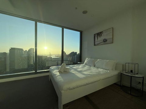 Astonishing 2B2B UpperWestSide Residence Opposite Southern Cross Station - Palm Beach Accommodation 2