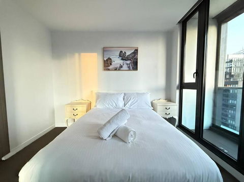 Astonishing 2B2B UpperWestSide Residence Opposite Southern Cross Station - Palm Beach Accommodation 3