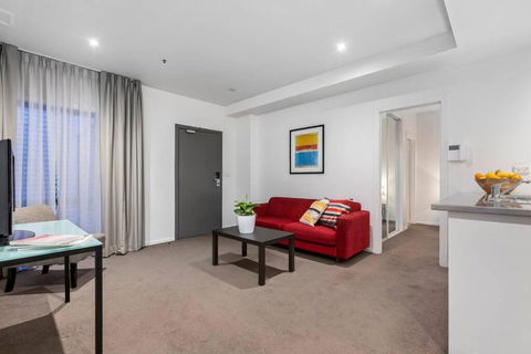 Astral Apartments. Spacious 2 Bed, 2 Bath Apartment In A Great Location. - Palm Beach Accommodation 0