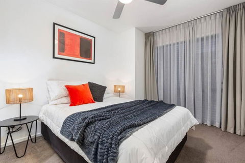Astral Apartments. Spacious 2 Bed, 2 Bath Apartment In A Great Location. - Palm Beach Accommodation 3