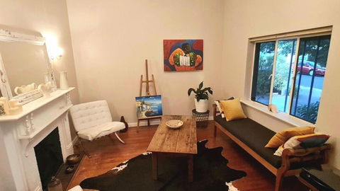 At College Avenue - Palm Beach Accommodation 0