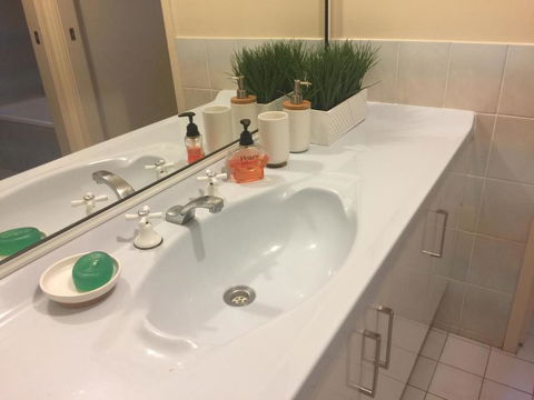At Holiday House - Palm Beach Accommodation 4