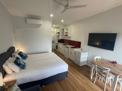 Atherton Motel - Palm Beach Accommodation 0