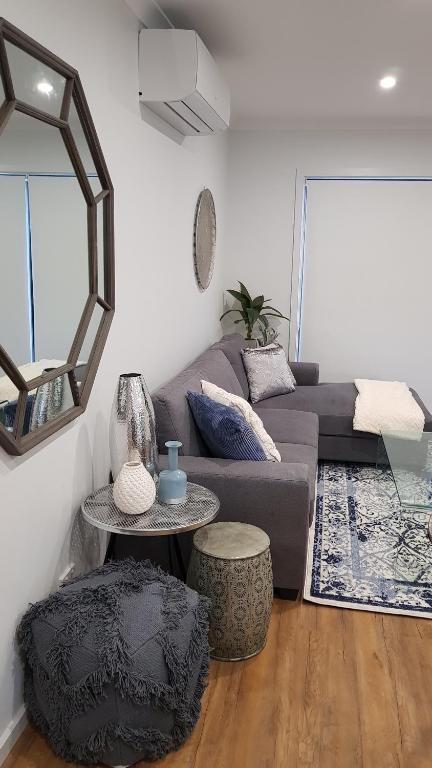 At Home Apartments - Palm Beach Accommodation 0