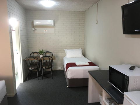 Atlas Motel - Palm Beach Accommodation 4