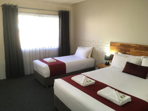 Atlas Motel - Palm Beach Accommodation 3