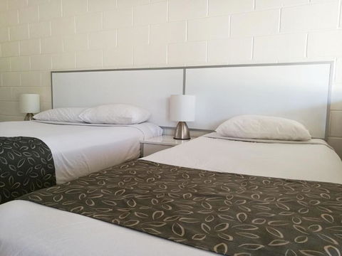 Augathella Motel & Caravan Park - Palm Beach Accommodation 4
