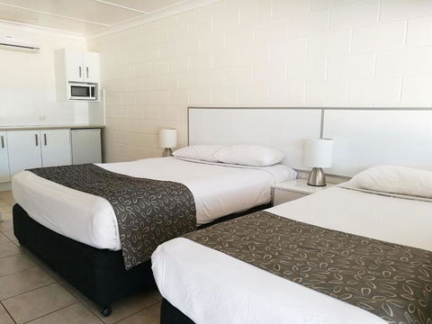 Augathella Motel & Caravan Park - Palm Beach Accommodation 0