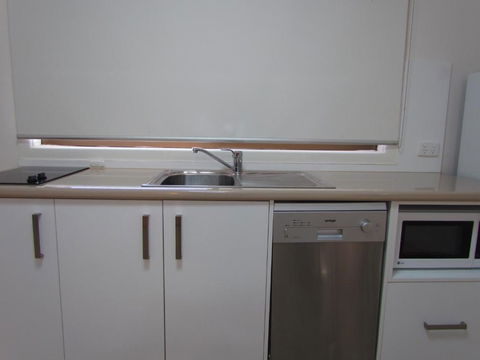 Augathella Motel & Caravan Park - Palm Beach Accommodation 2