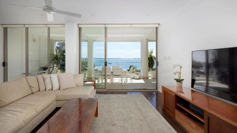 Aura 2 Apartment With Spectacular Views - Palm Beach Accommodation 4