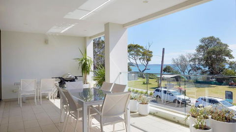 Aura 2 Apartment With Spectacular Views - Palm Beach Accommodation 2