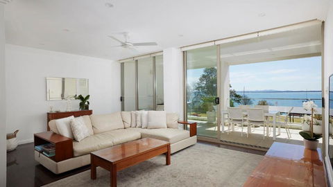 Aura 2 Apartment With Spectacular Views - Palm Beach Accommodation 3