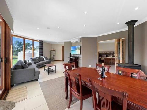 Aurora Cottages - Bellfield - Palm Beach Accommodation 2