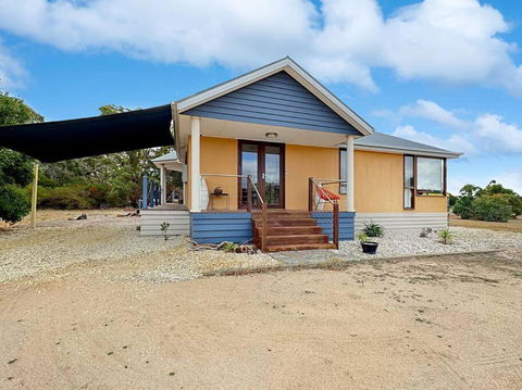 Aurora Cottages - Mountain View - Palm Beach Accommodation 2