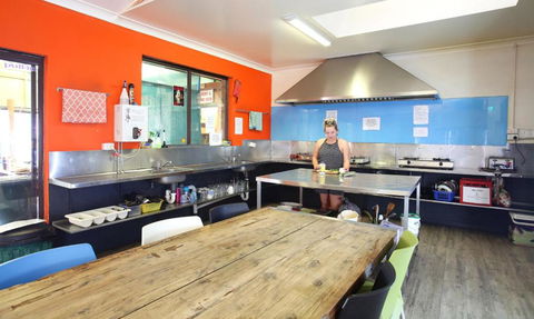 Aussitel Backpackers - Palm Beach Accommodation 1