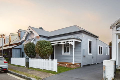 Austin Cottage - Palm Beach Accommodation 0
