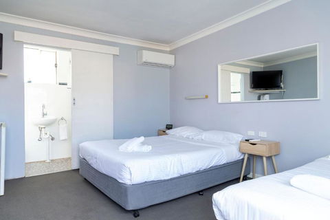 Australian Hotel Motel Yass - Palm Beach Accommodation 2
