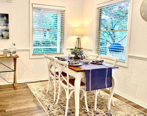 Autumn Beauty - Mountain View Cottage 3 - Palm Beach Accommodation 3