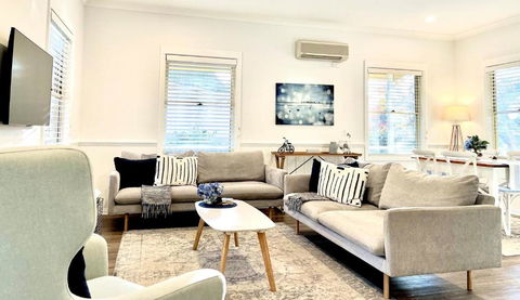 Autumn Beauty - Mountain View Cottage 3 - Palm Beach Accommodation 4