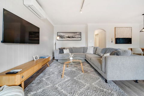 Avalanche 3 - 3BR Apartment L Central Location L Balcony L WiFi - Palm Beach Accommodation 1