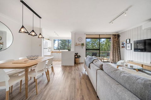 Avalanche 3 - 3BR Apartment L Central Location L Balcony L WiFi - Palm Beach Accommodation 0