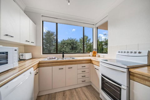 Avalanche 3 - 3BR Apartment L Central Location L Balcony L WiFi - Palm Beach Accommodation 4