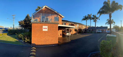 Avaleen Lodge Motor Inn - Palm Beach Accommodation 4