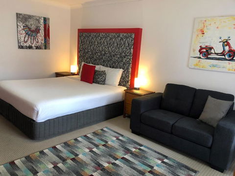 Avaleen Lodge Motor Inn - Palm Beach Accommodation 2