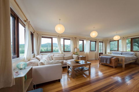 Avalon River Retreat - 400 Acre Riverside Oasis - Palm Beach Accommodation 0