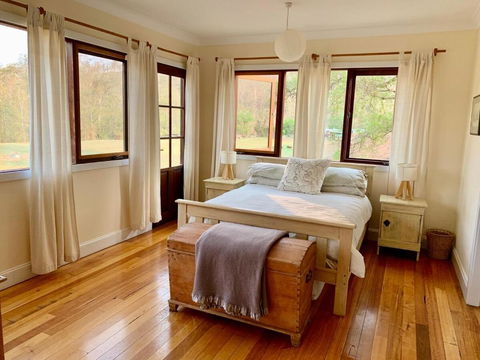 Avalon River Retreat - 400 Acre Riverside Oasis - Palm Beach Accommodation 2