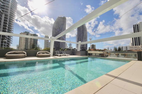 Avani 1904 Beach Views - Palm Beach Accommodation 0