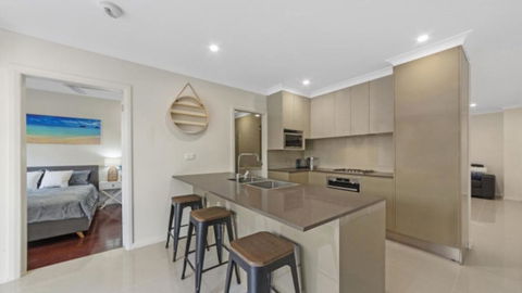 Avani - Modern & Tranquil - Wifi - Palm Beach Accommodation 2