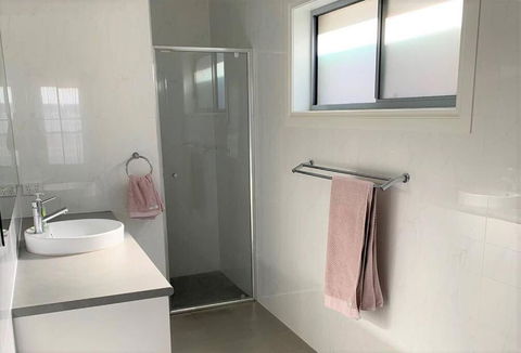 Avella House - Palm Beach Accommodation 4