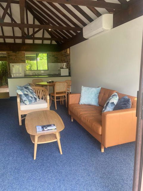 Avoca Beach Hotel - Palm Beach Accommodation 4