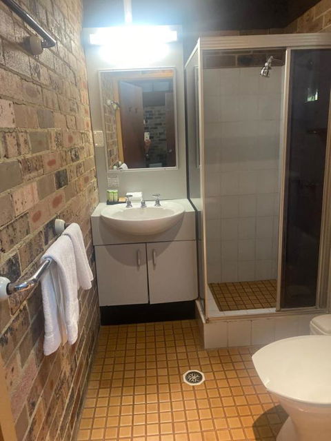 Avoca Beach Hotel - Palm Beach Accommodation 2