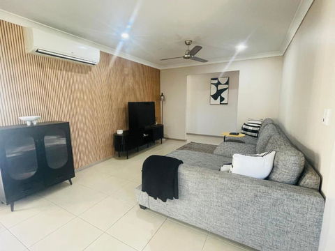 Avoca House - Palm Beach Accommodation 0