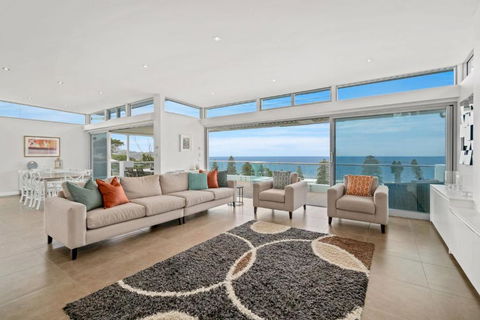 Avoca Views - Palm Beach Accommodation 2
